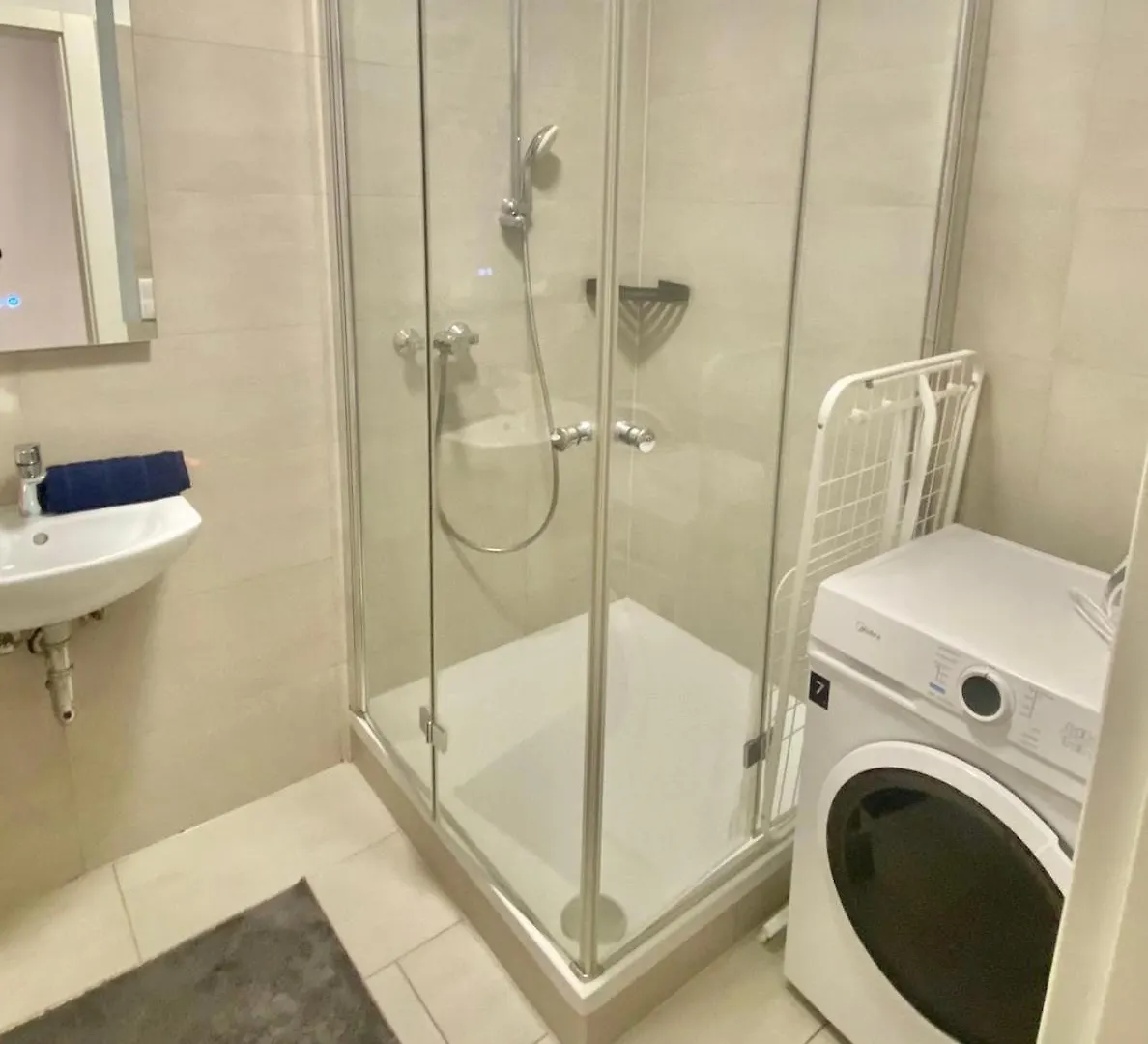 Spacious 2 Bedroom Modern Apartment Vienna